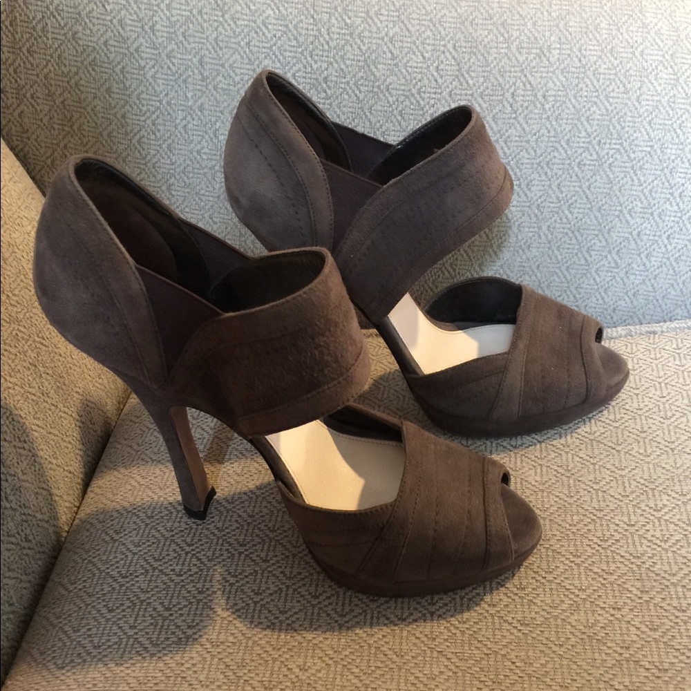 (2223). Prada shoes.  Size 37/7